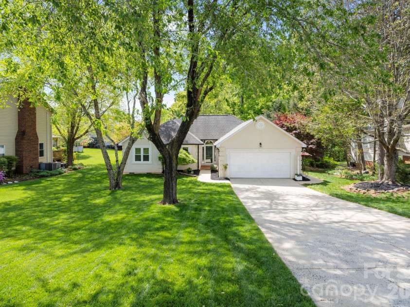 413 Nixon Road, Belmont, NC 28012.  MLS# CAR4364473, YatesRealty ID 13271. 