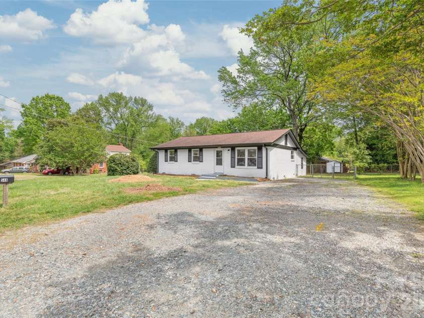 548 Drury Drive, Charlotte, NC 28206.  MLS# CAR4369468, YatesRealty ID 13272. 