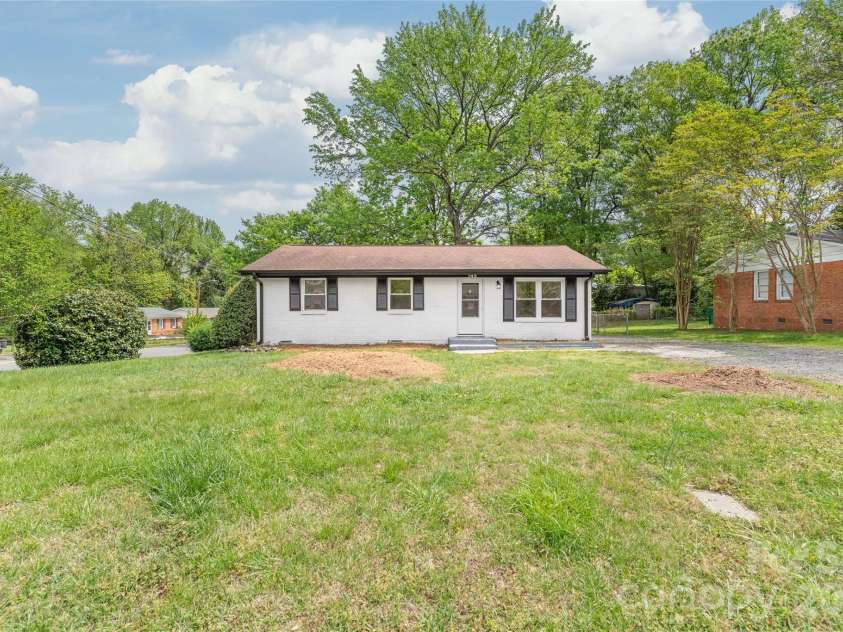 548 Drury Drive, Charlotte, NC 28206.  MLS# CAR4369468, YatesRealty ID 13272. 