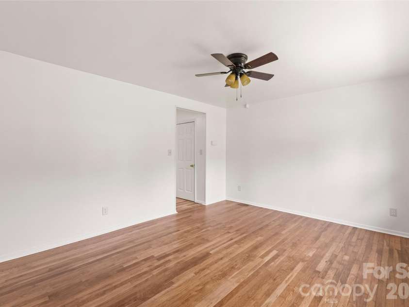 548 Drury Drive, Charlotte, NC 28206.  MLS# CAR4369468, YatesRealty ID 13272. 