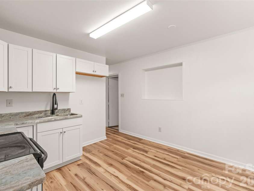 548 Drury Drive, Charlotte, NC 28206.  MLS# CAR4369468, YatesRealty ID 13272. 