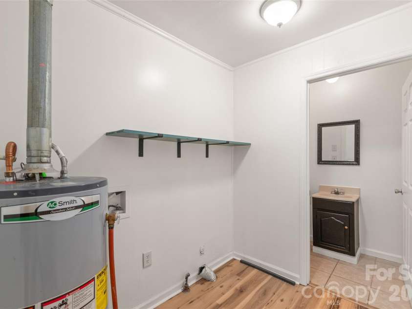 548 Drury Drive, Charlotte, NC 28206.  MLS# CAR4369468, YatesRealty ID 13272. 
