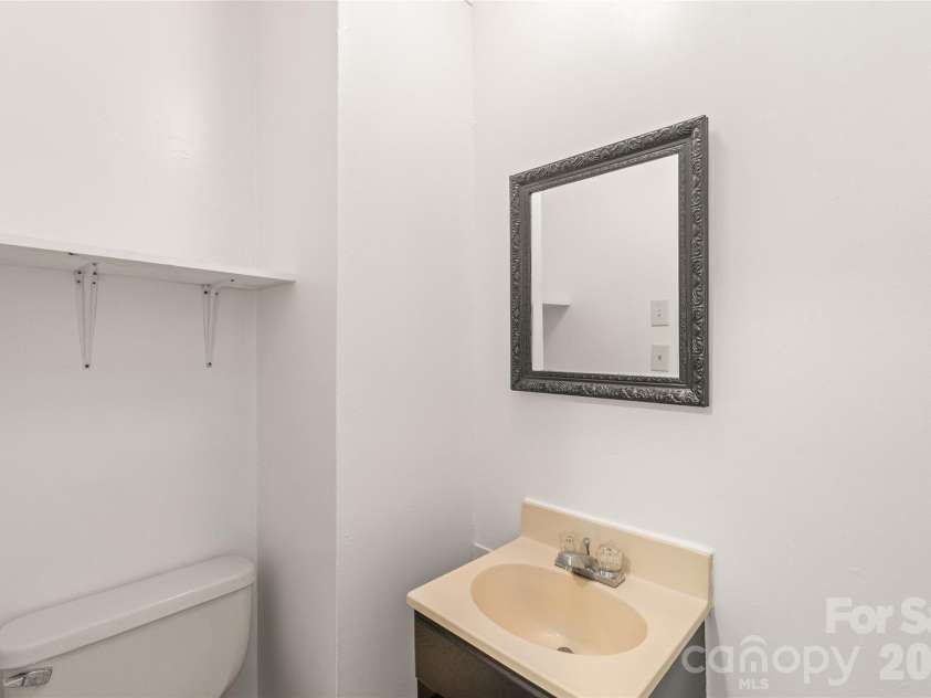 548 Drury Drive, Charlotte, NC 28206.  MLS# CAR4369468, YatesRealty ID 13272. 