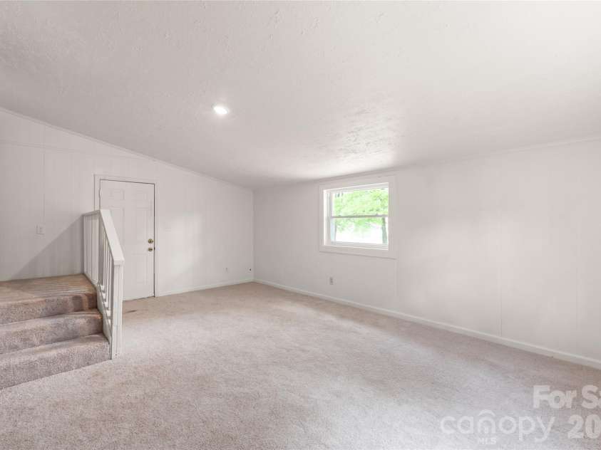 548 Drury Drive, Charlotte, NC 28206.  MLS# CAR4369468, YatesRealty ID 13272. 