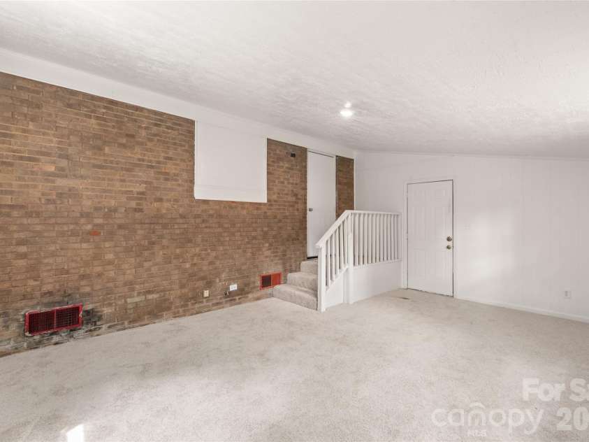 548 Drury Drive, Charlotte, NC 28206.  MLS# CAR4369468, YatesRealty ID 13272. 