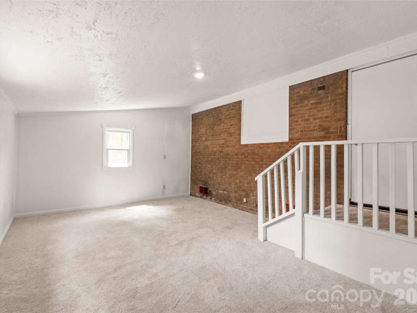 548 Drury Drive, Charlotte, NC 28206.  MLS# CAR4369468, YatesRealty ID 13272. 