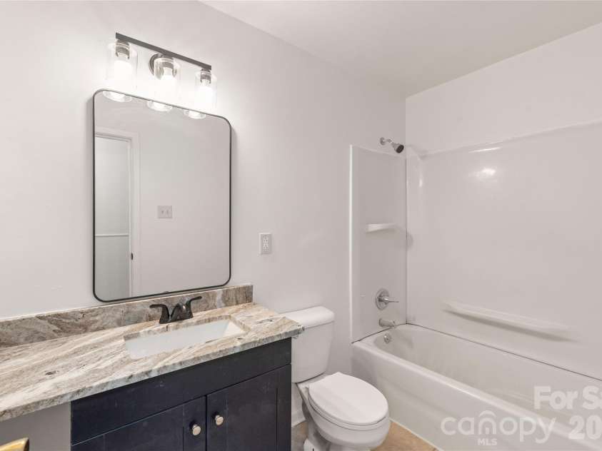 548 Drury Drive, Charlotte, NC 28206.  MLS# CAR4369468, YatesRealty ID 13272. 