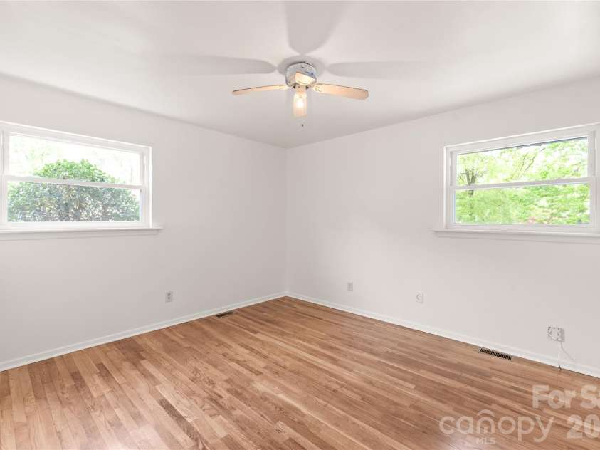 548 Drury Drive, Charlotte, NC 28206.  MLS# CAR4369468, YatesRealty ID 13272. 