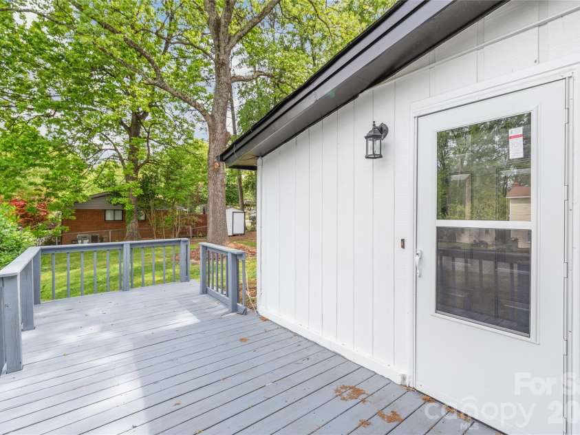 548 Drury Drive, Charlotte, NC 28206.  MLS# CAR4369468, YatesRealty ID 13272. 