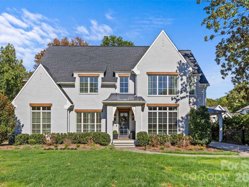 222 Anthony Circle, Charlotte, NC 28211.  MLS# CAR4359350, YatesRealty ID 13273. 