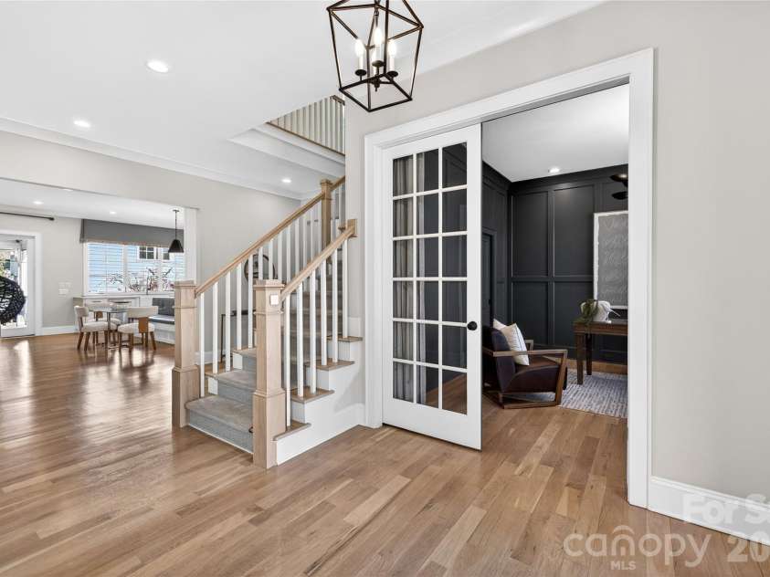 222 Anthony Circle, Charlotte, NC 28211.  MLS# CAR4359350, YatesRealty ID 13273. 