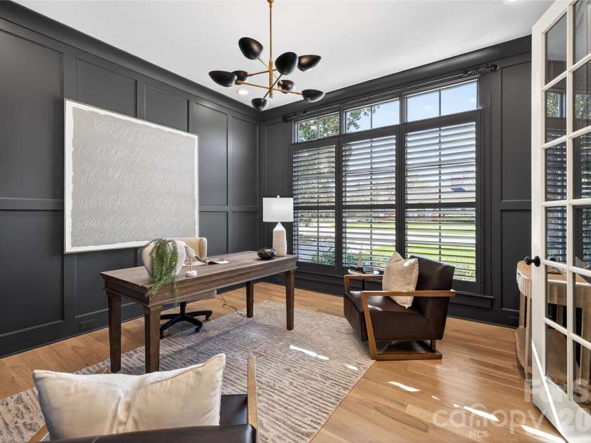 222 Anthony Circle, Charlotte, NC 28211.  MLS# CAR4359350, YatesRealty ID 13273. 