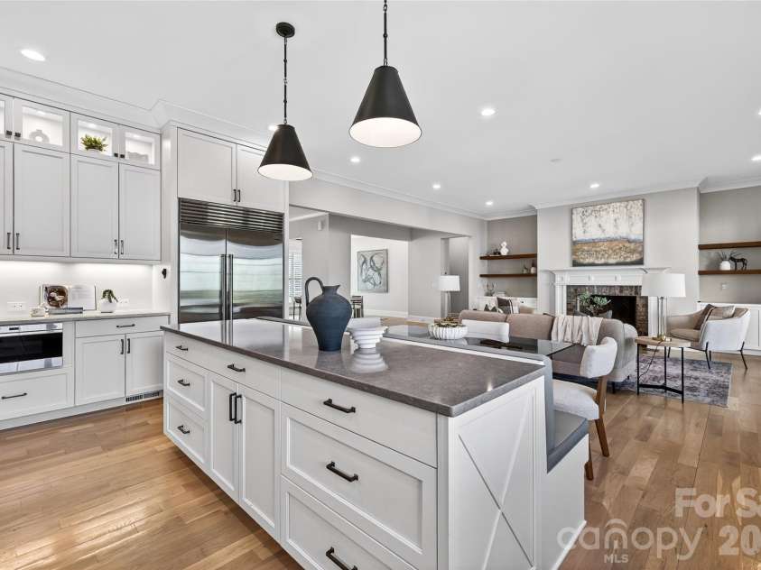 222 Anthony Circle, Charlotte, NC 28211.  MLS# CAR4359350, YatesRealty ID 13273. 