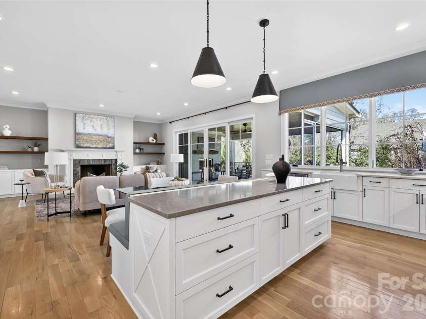 222 Anthony Circle, Charlotte, NC 28211.  MLS# CAR4359350, YatesRealty ID 13273. 