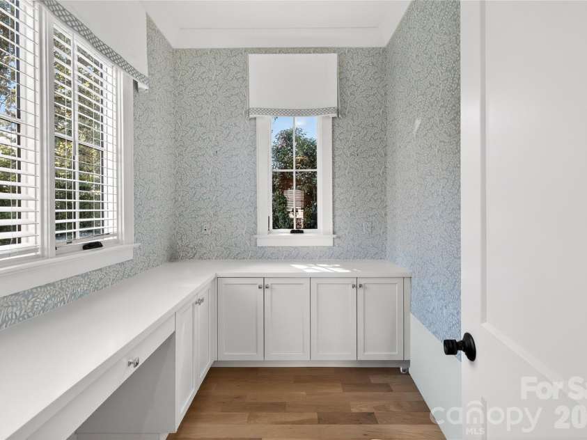 222 Anthony Circle, Charlotte, NC 28211.  MLS# CAR4359350, YatesRealty ID 13273. 