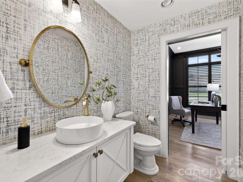 222 Anthony Circle, Charlotte, NC 28211.  MLS# CAR4359350, YatesRealty ID 13273. 