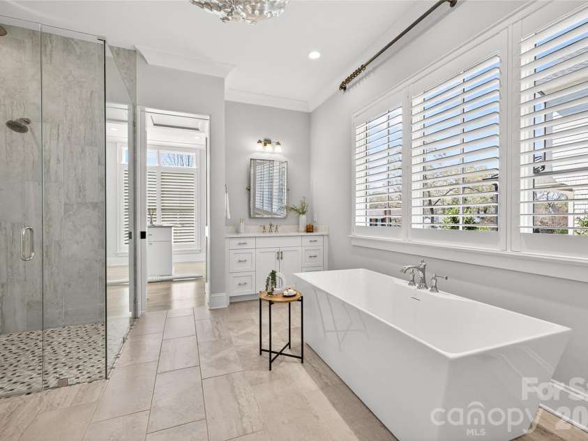 222 Anthony Circle, Charlotte, NC 28211.  MLS# CAR4359350, YatesRealty ID 13273. 