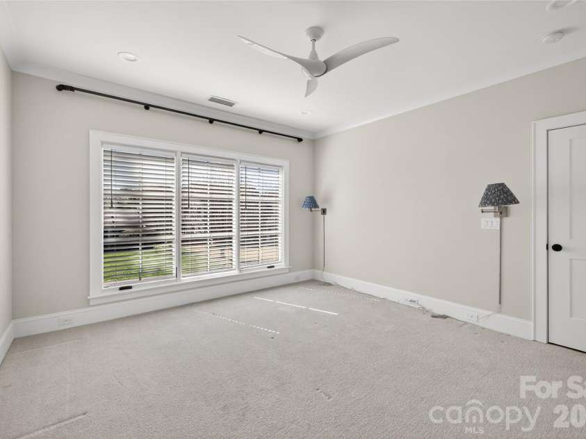 222 Anthony Circle, Charlotte, NC 28211.  MLS# CAR4359350, YatesRealty ID 13273. 