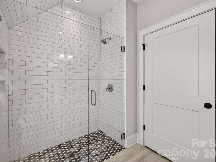 222 Anthony Circle, Charlotte, NC 28211.  MLS# CAR4359350, YatesRealty ID 13273. 