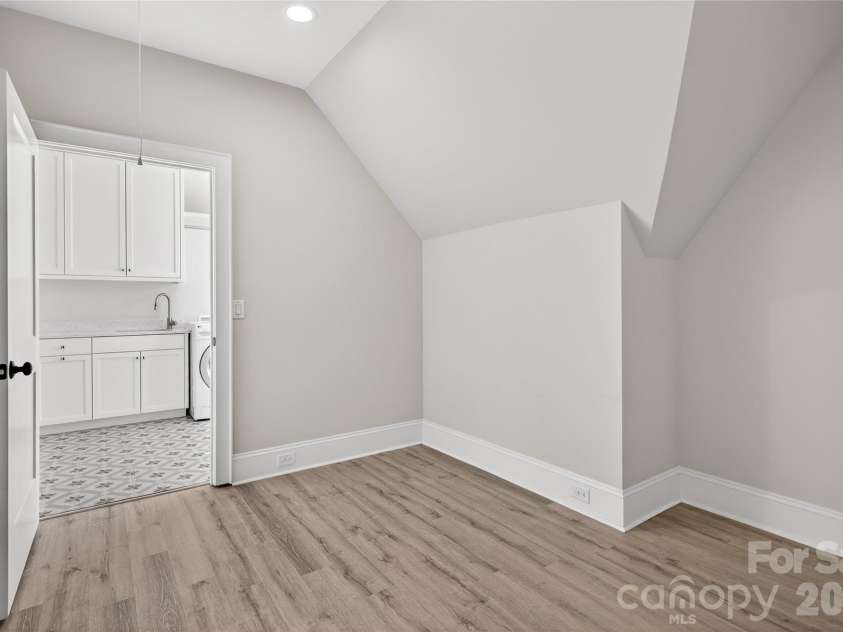 222 Anthony Circle, Charlotte, NC 28211.  MLS# CAR4359350, YatesRealty ID 13273. 