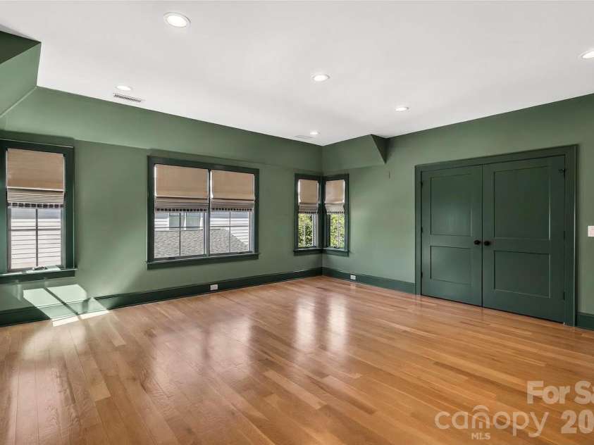 222 Anthony Circle, Charlotte, NC 28211.  MLS# CAR4359350, YatesRealty ID 13273. 