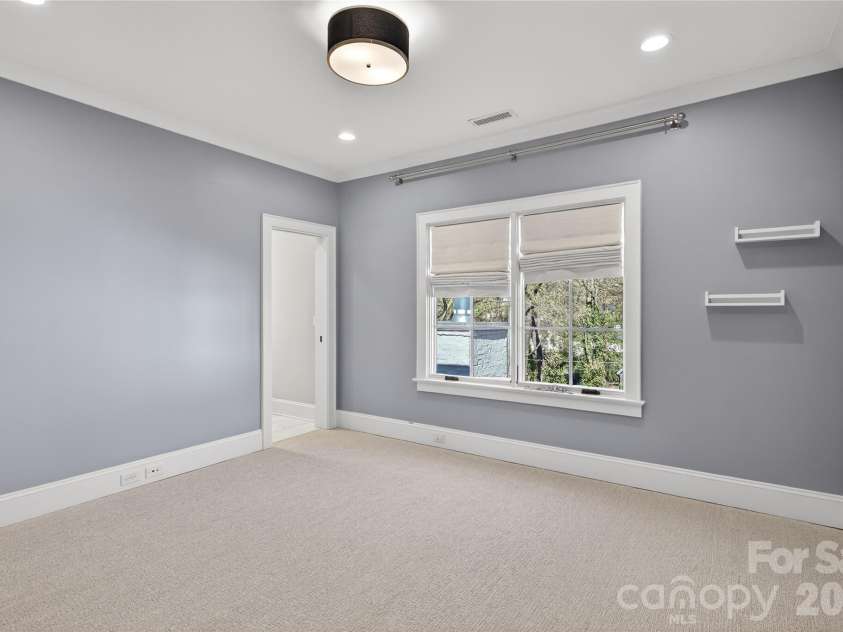 222 Anthony Circle, Charlotte, NC 28211.  MLS# CAR4359350, YatesRealty ID 13273. 