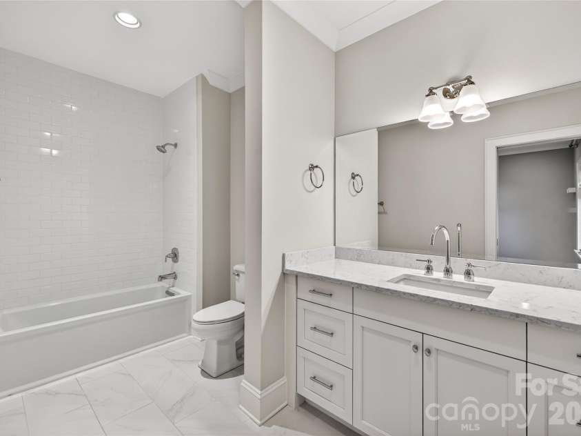 222 Anthony Circle, Charlotte, NC 28211.  MLS# CAR4359350, YatesRealty ID 13273. 
