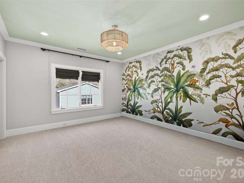 222 Anthony Circle, Charlotte, NC 28211.  MLS# CAR4359350, YatesRealty ID 13273. 