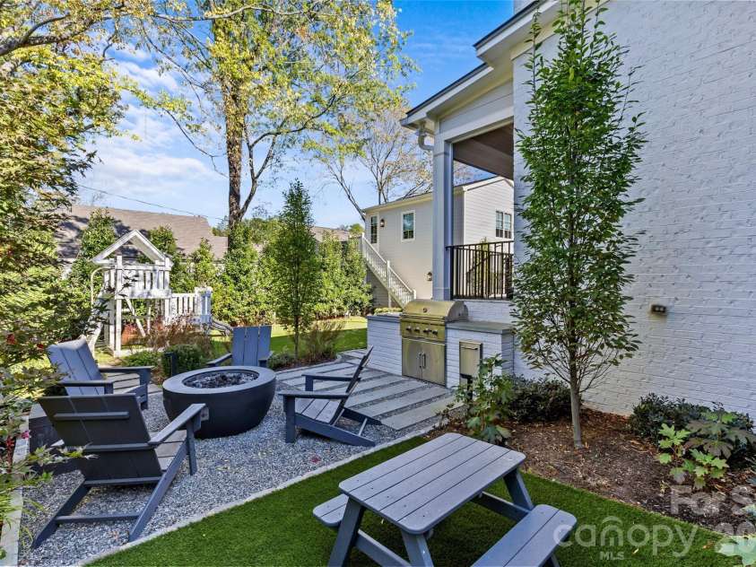 222 Anthony Circle, Charlotte, NC 28211.  MLS# CAR4359350, YatesRealty ID 13273. 