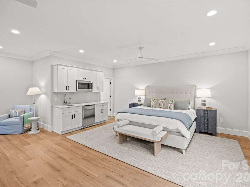 222 Anthony Circle, Charlotte, NC 28211.  MLS# CAR4359350, YatesRealty ID 13273. 