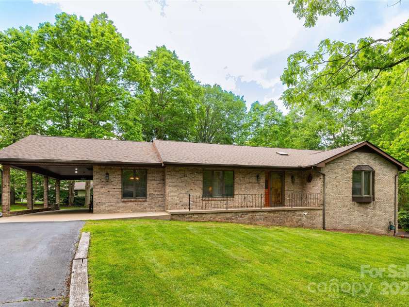 109 Wilkie Way, Fletcher, NC 28732.  MLS# CAR4257136, YatesRealty ID 13275. 