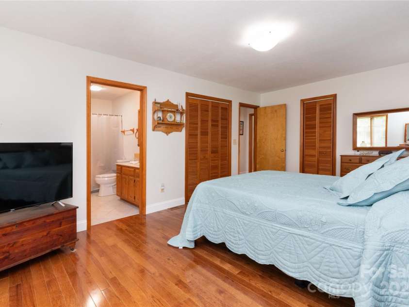 109 Wilkie Way, Fletcher, NC 28732.  MLS# CAR4257136, YatesRealty ID 13275. 