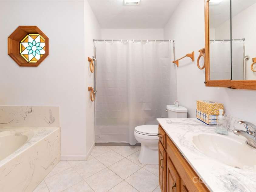 109 Wilkie Way, Fletcher, NC 28732.  MLS# CAR4257136, YatesRealty ID 13275. 