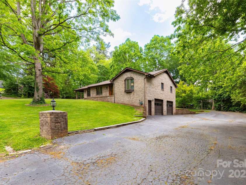 109 Wilkie Way, Fletcher, NC 28732.  MLS# CAR4257136, YatesRealty ID 13275. 