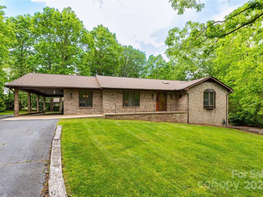 109 Wilkie Way, Fletcher, NC 28732.  MLS# CAR4257136, YatesRealty ID 13275. 