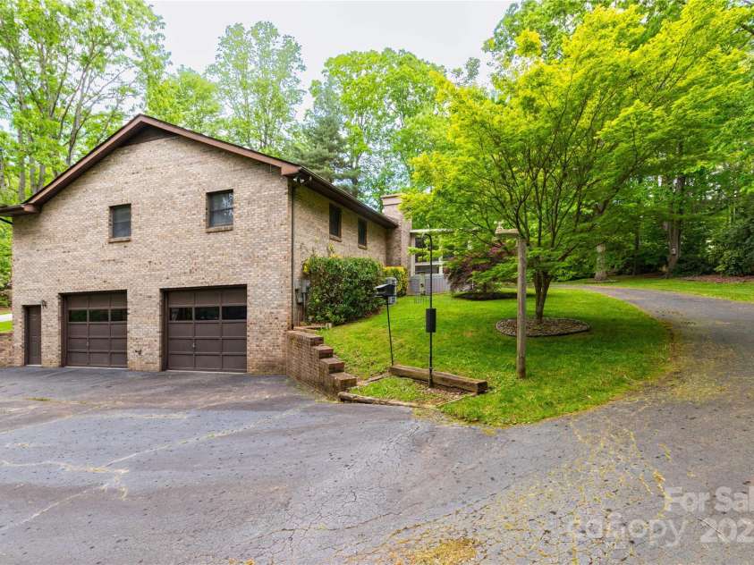 109 Wilkie Way, Fletcher, NC 28732.  MLS# CAR4257136, YatesRealty ID 13275. 