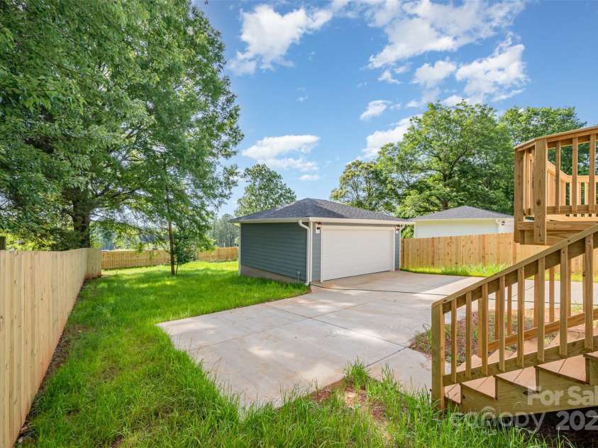 110 Walters Street, Huntersville, NC 28078.  MLS# CAR4225446, YatesRealty ID 13276. 