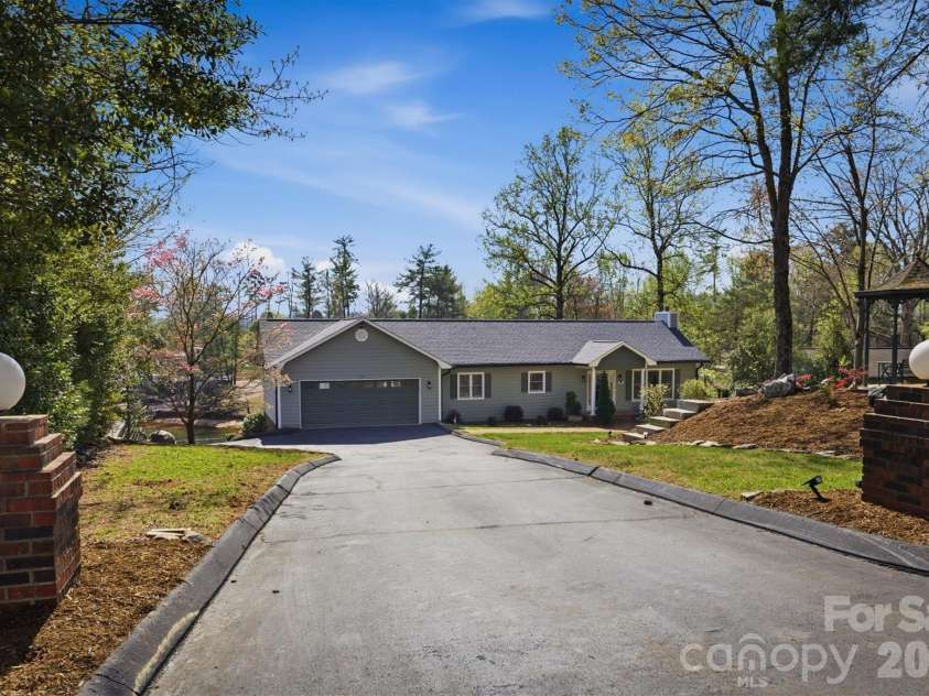 2761 Hemlock Court, Nebo, NC 28761.  MLS# CAR4355574, YatesRealty ID 13276. 