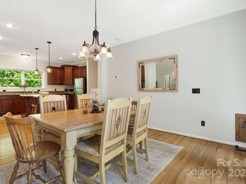 28 Back Stage Pass, Canton, NC 28716.  MLS# CAR4284833, YatesRealty ID 13277. Gorgeous hardwood & tile flooring thruout