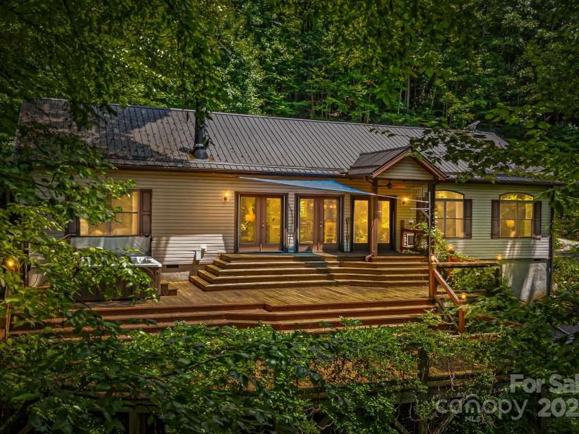 28 Back Stage Pass, Canton, NC 28716.  MLS# CAR4284833, YatesRealty ID 13277. Home Sweet Home!