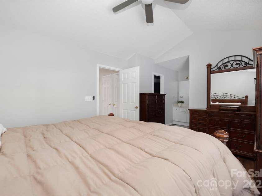 4507 Antelope Lane, Charlotte, NC 28269.  MLS# CAR4225453, YatesRealty ID 13277. 