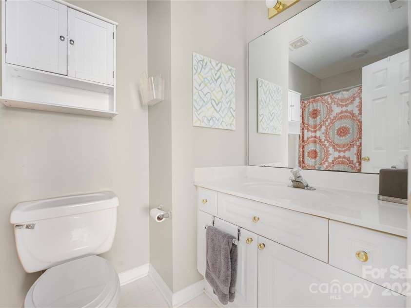 4507 Antelope Lane, Charlotte, NC 28269.  MLS# CAR4225453, YatesRealty ID 13277. Guest en suite