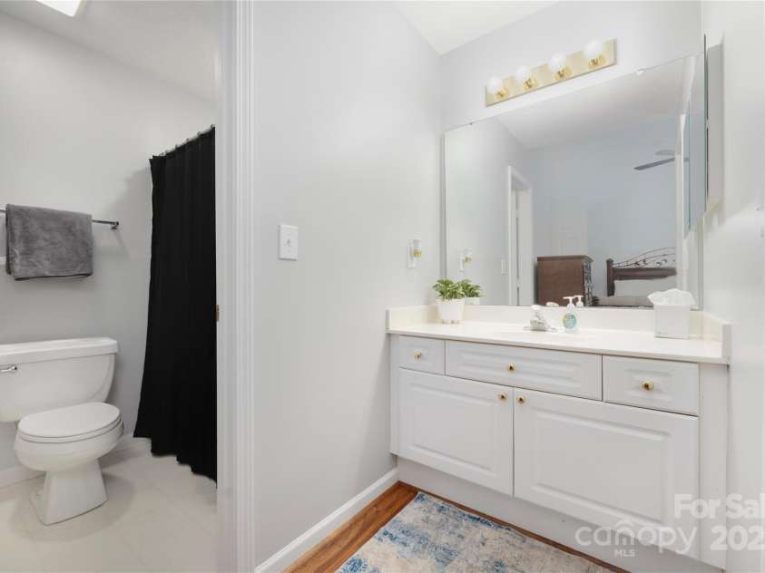 4507 Antelope Lane, Charlotte, NC 28269.  MLS# CAR4225453, YatesRealty ID 13277. Master en suite