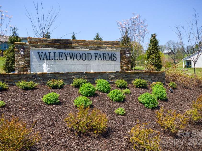 175 Farmwood Trail, Waynesville, NC 28786.  MLS# CAR4148467, YatesRealty ID 13278. 