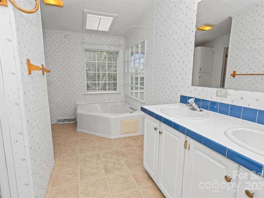 56 Founders Way, Arden, NC 28704.  MLS# CAR4272865, YatesRealty ID 13279. 