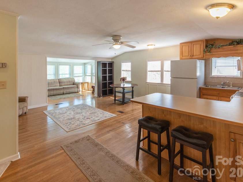 59 Front Street, Franklin, NC 28734.  MLS# CAR4371606, YatesRealty ID 13279. 