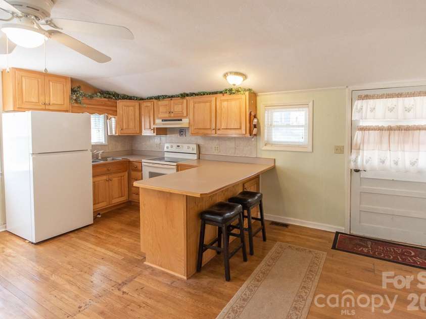 59 Front Street, Franklin, NC 28734.  MLS# CAR4371606, YatesRealty ID 13279. 