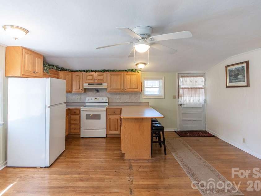 59 Front Street, Franklin, NC 28734.  MLS# CAR4371606, YatesRealty ID 13279. 