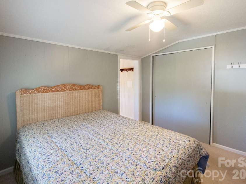 59 Front Street, Franklin, NC 28734.  MLS# CAR4371606, YatesRealty ID 13279. 