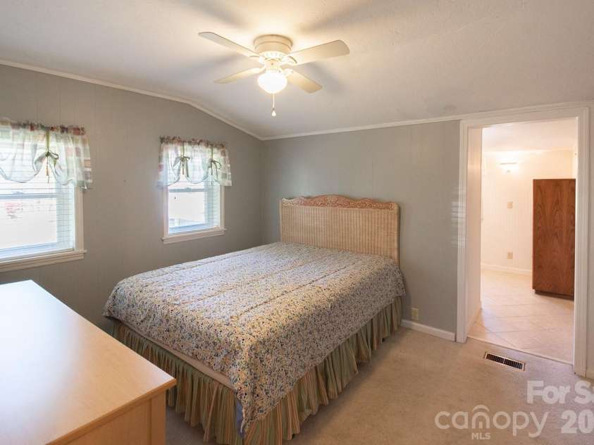 59 Front Street, Franklin, NC 28734.  MLS# CAR4371606, YatesRealty ID 13279. 